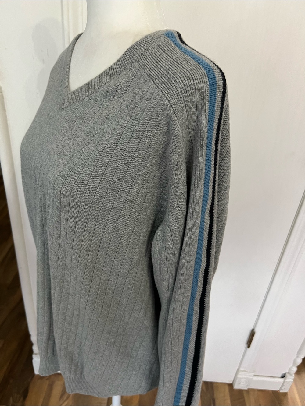 Y2K 2000’s Gender Neutral Gray V-Neck Sweater with Blue & Black Stripes, Large